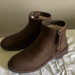 UGG Rea Leather ankle boot, women’s size 8